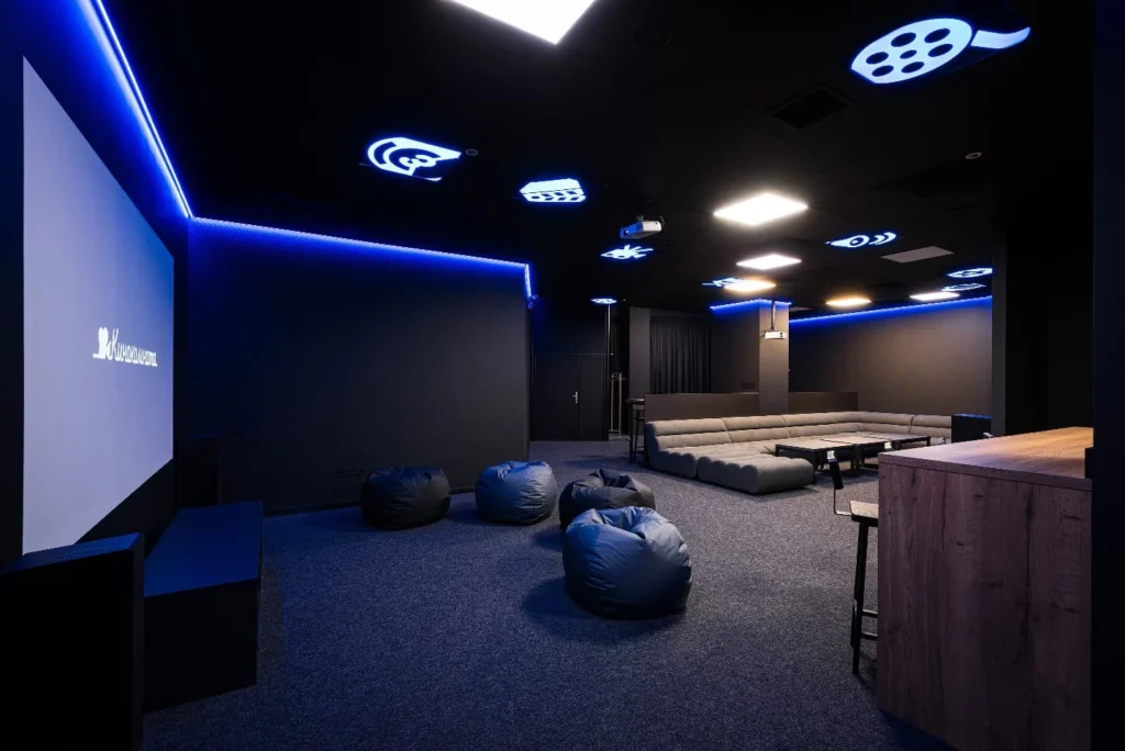 Арт пространство кинокомната